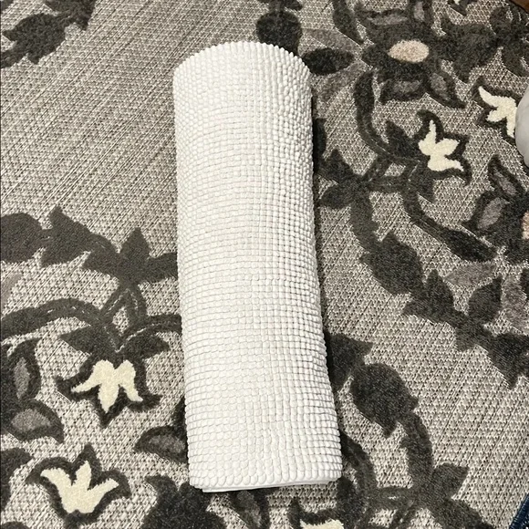 White Bath Mat set of 2 - Picture 4 of 8